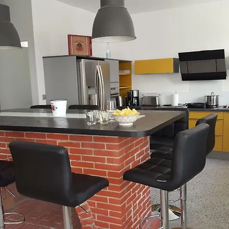 De Standing En Bord De 빌라