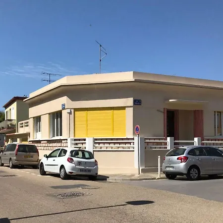 Villa De Standing En Bord De *