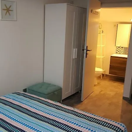 De Standing En Bord De *